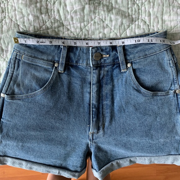 Wrangler high waisted shorts - Picture 7 of 13